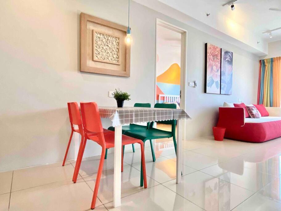Tropicana 218 Macalister #Wondercolor #Infinity Pool #Georgetown #5Pax #2Br 2Bath #1King 1Queen 1Single #Quality Well Maintained #Private Host Kültér fotó
